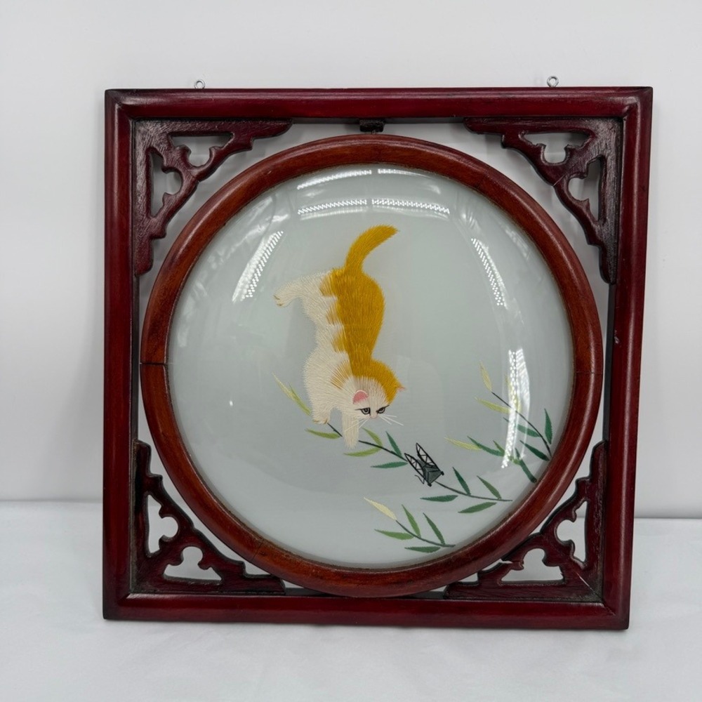 Chinese Silk Floral Embroidery Double Sided Hand Carved Rotating Frame Cat